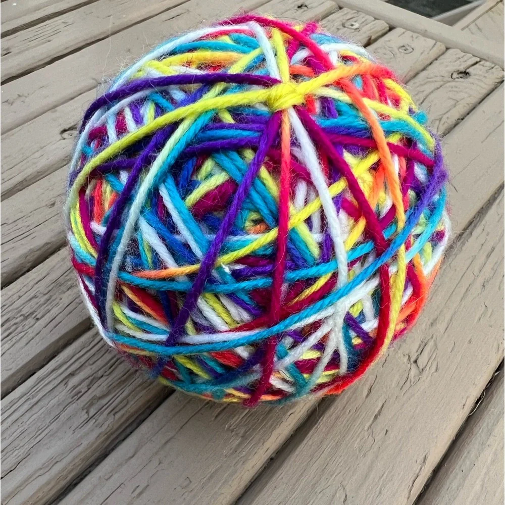Yarn Ball Style Cat Toy